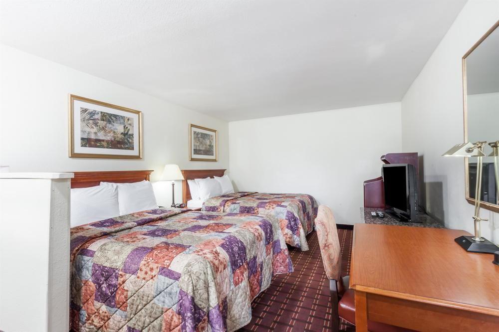 Rodeway Inn Cadiz Экстерьер фото