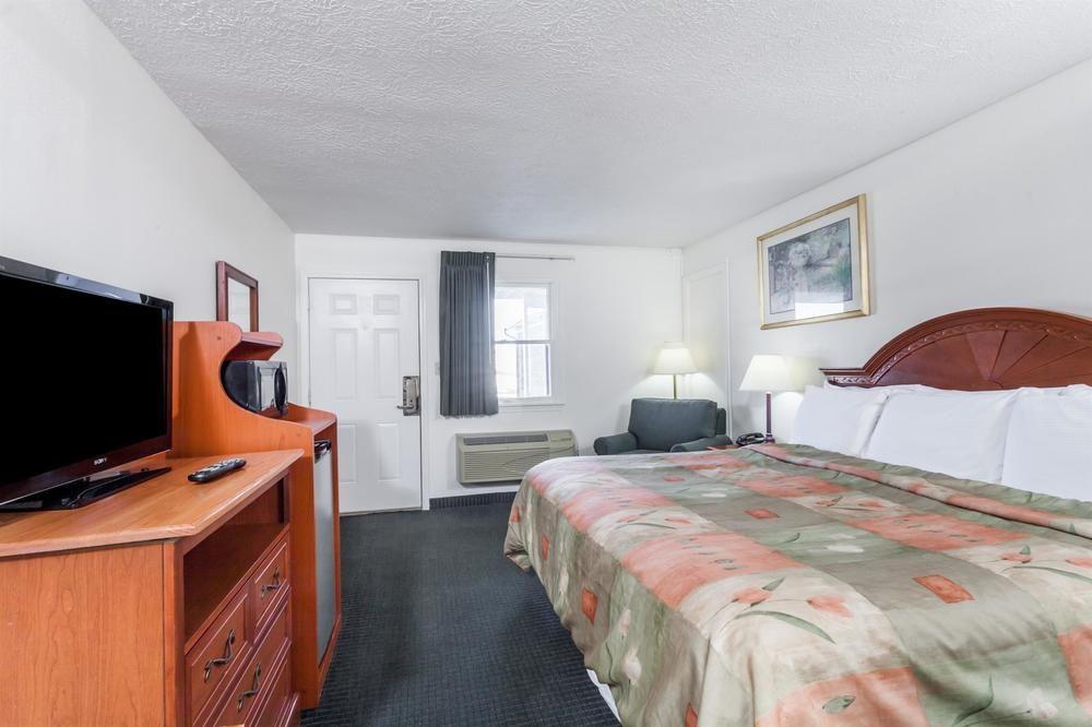 Rodeway Inn Cadiz Экстерьер фото