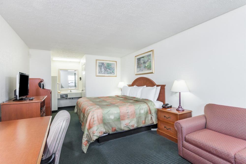 Rodeway Inn Cadiz Экстерьер фото